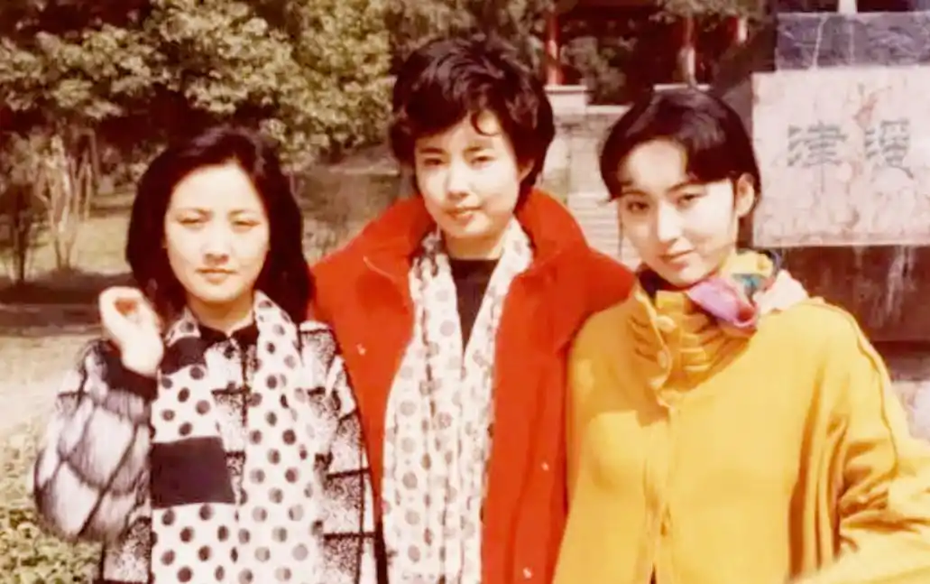 张国立与罗秀春离婚34年:他再婚有烦恼,她至今单身牵挂儿子