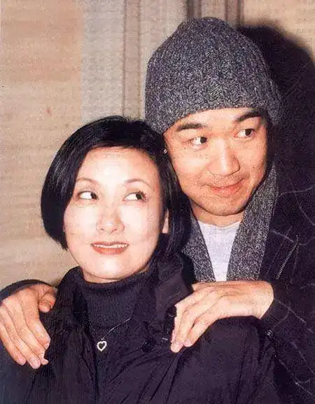 为了邓婕,张国立“抛弃”的前妻罗秀春,如今过得怎么样了?