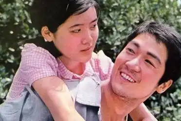 “世上妈妈只有一个”:张国立前妻罗秀春,用37年单身换儿子的安宁
