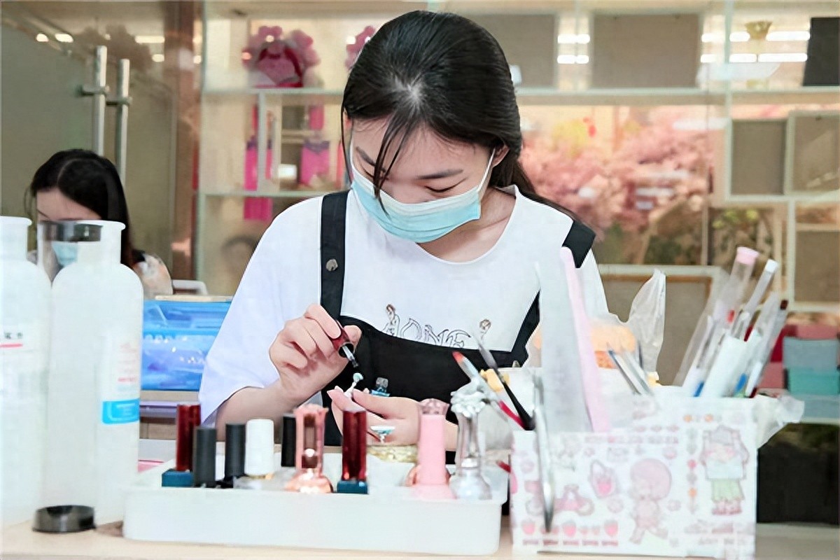 美甲学校哪家好？