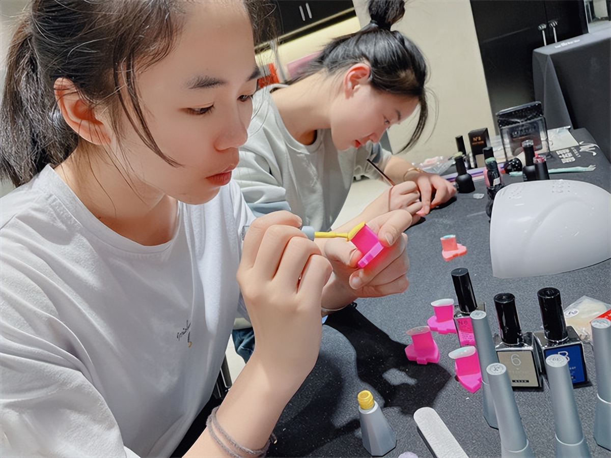 美甲学校哪家好？