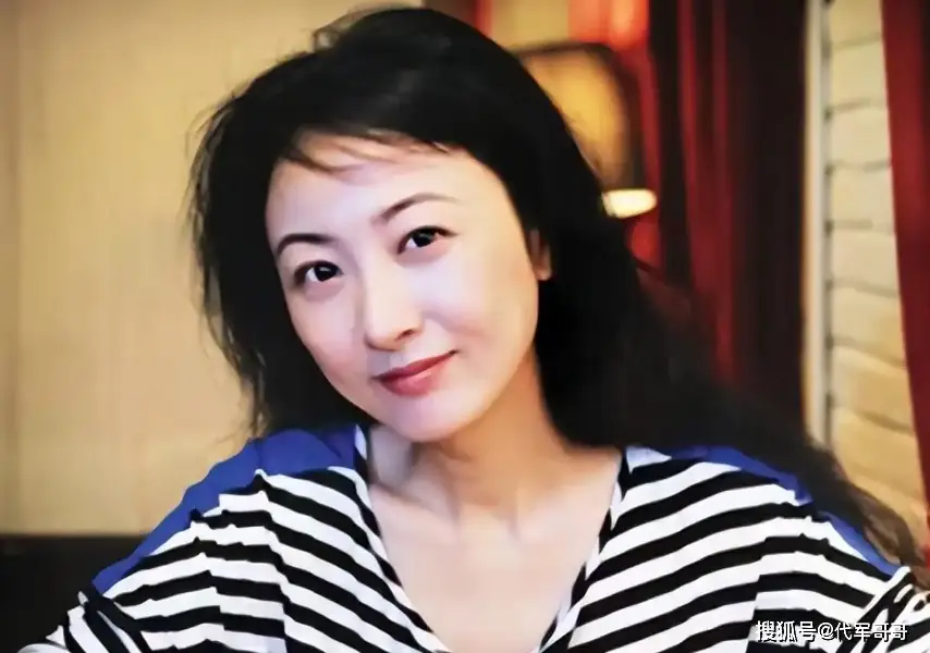 18年前，北京台美女主持人胡紫薇，大闹丈夫张斌发布会，如今怎样了？