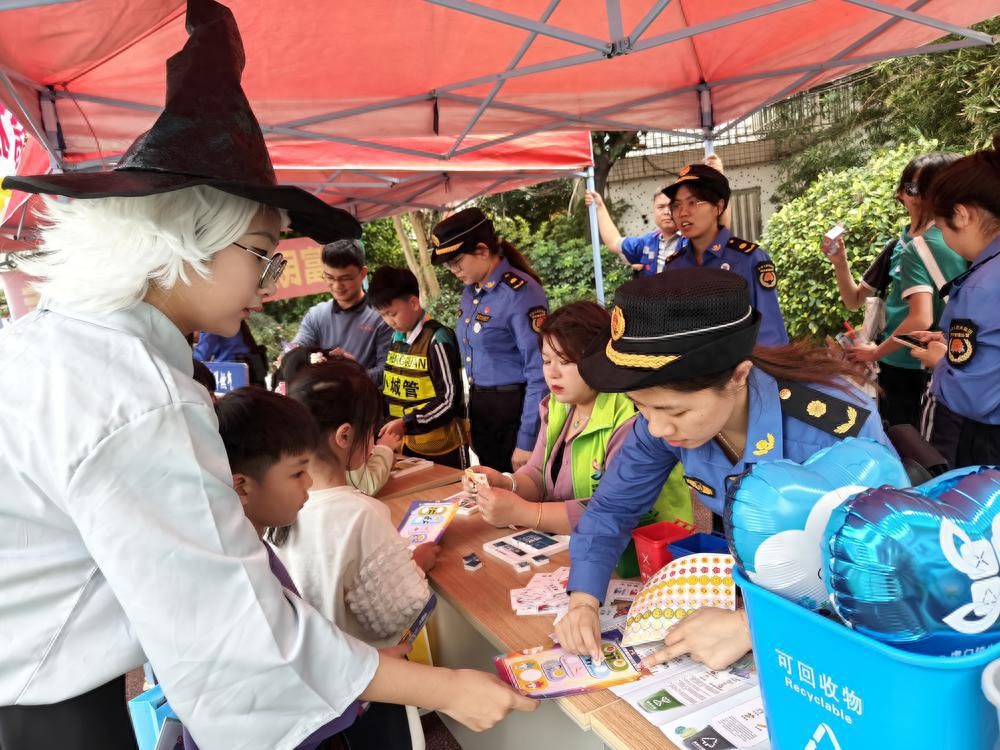 东莞虎门：校园“跳蚤市场”开市，“小城管”正式上岗