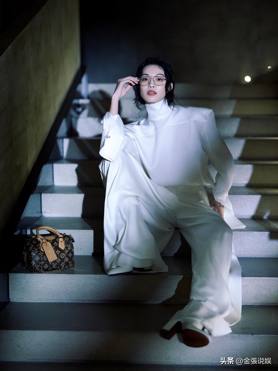 LV红毯太真实！巩俐让C位，金晨嘴歪，宋茜褶多，钟楚曦一脸男相