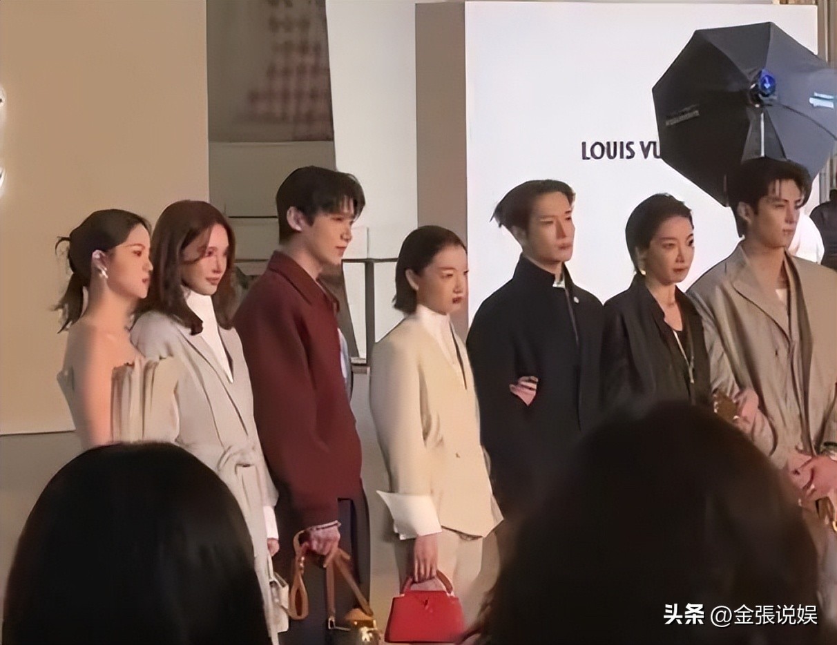 LV红毯太真实！巩俐让C位，金晨嘴歪，宋茜褶多，钟楚曦一脸男相