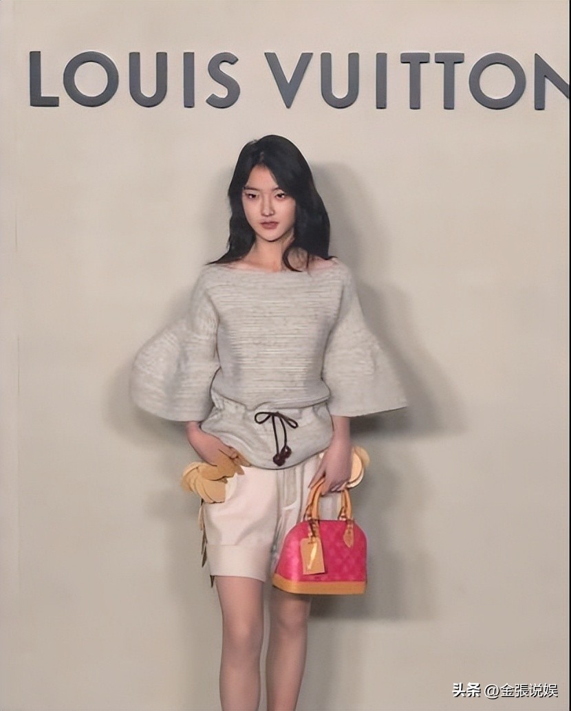 LV红毯太真实！巩俐让C位，金晨嘴歪，宋茜褶多，钟楚曦一脸男相