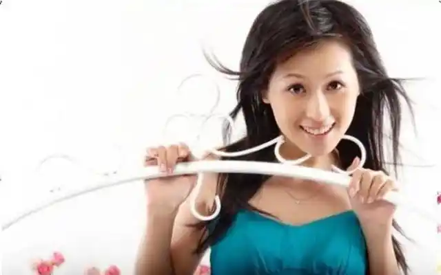 辽宁卫视非常火的女主持人，她是谁？跟赵本山团队还有过多次合作