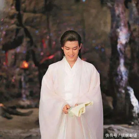 偶像剧男神首度认爱妹子！　陈楚河「抱狗牵女友」甜蜜互动全被拍