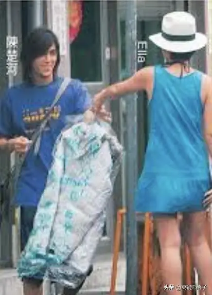 46岁陈楚河曝现状！脸圆润有小肚子和女伴打球被拍，太子变大叔？