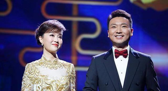 他是电视著名主持人，与妻子恩爱相处19年，今没有儿女令人遗憾