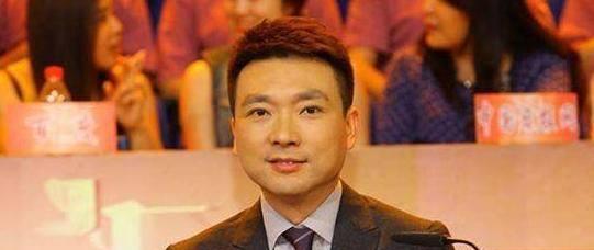 他是电视著名主持人，与妻子恩爱相处19年，今没有儿女令人遗憾