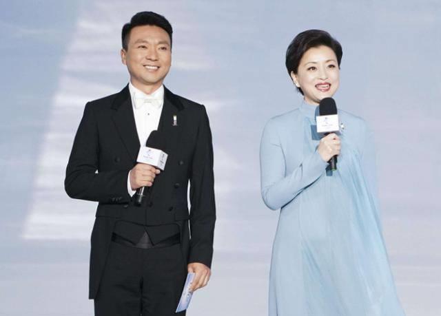 他是电视著名主持人，与妻子恩爱相处19年，今没有儿女令人遗憾