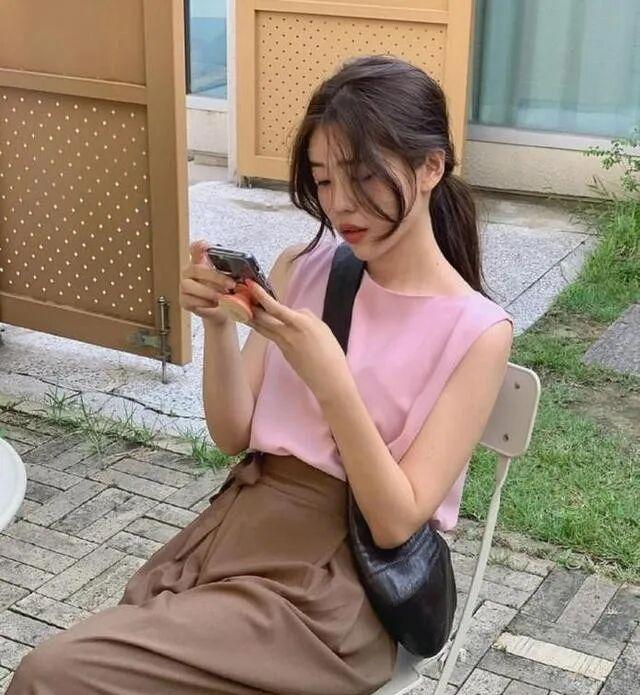 女人40岁后,别再剪短发了!今夏流行这4种发型,减龄显气质