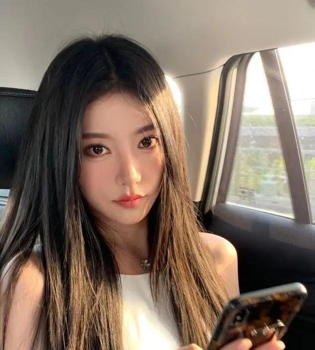 你适合“直发”还是“卷发”?关键由这3点决定,选错容易显老