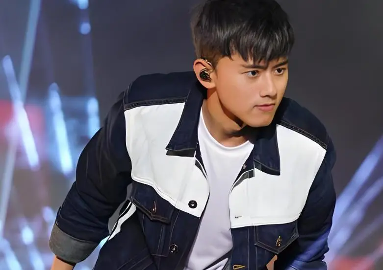 这次官媒“点评”张杰,暴露真实境遇,他与王宝强同遭困境