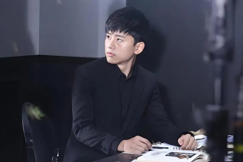 这次官媒“点评”张杰,暴露真实境遇,他与王宝强同遭困境