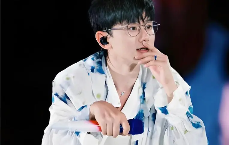 这次官媒“点评”张杰,暴露真实境遇,他与王宝强同遭困境