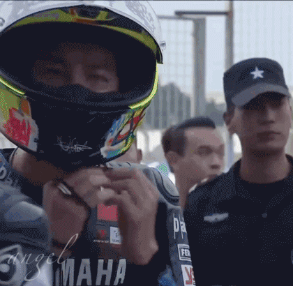 华晨宇吴亦凡绝美“撩发杀” 男生发型A爆指南