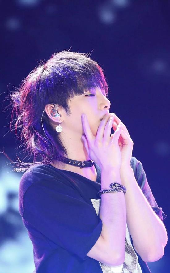 华晨宇吴亦凡绝美“撩发杀” 男生发型A爆指南