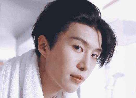 华晨宇吴亦凡绝美“撩发杀” 男生发型A爆指南