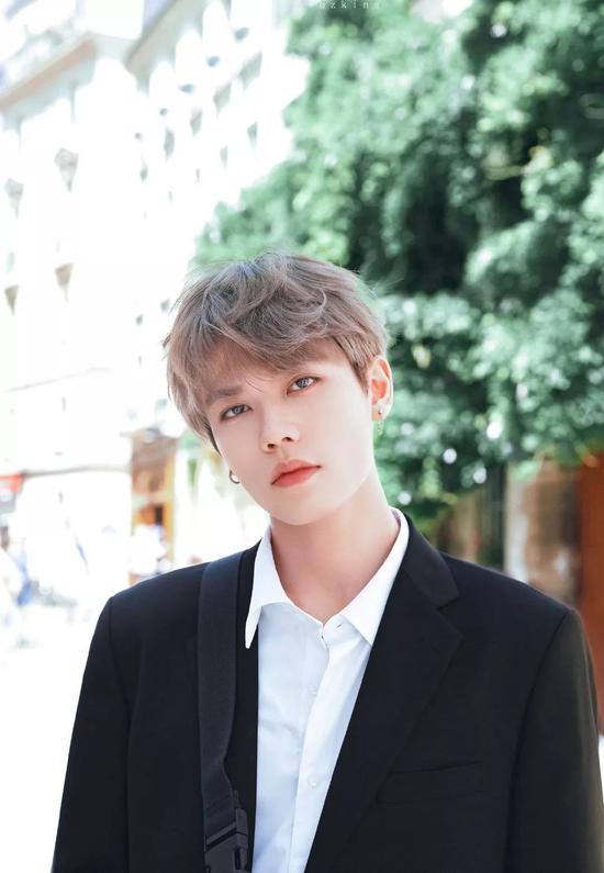 华晨宇吴亦凡绝美“撩发杀” 男生发型A爆指南