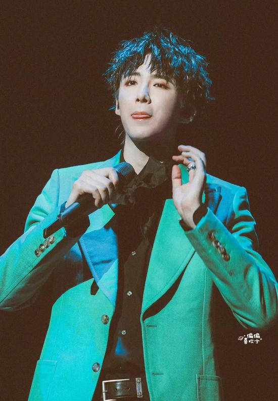 华晨宇吴亦凡绝美“撩发杀” 男生发型A爆指南