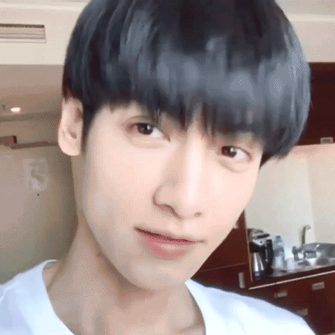 华晨宇吴亦凡绝美“撩发杀” 男生发型A爆指南