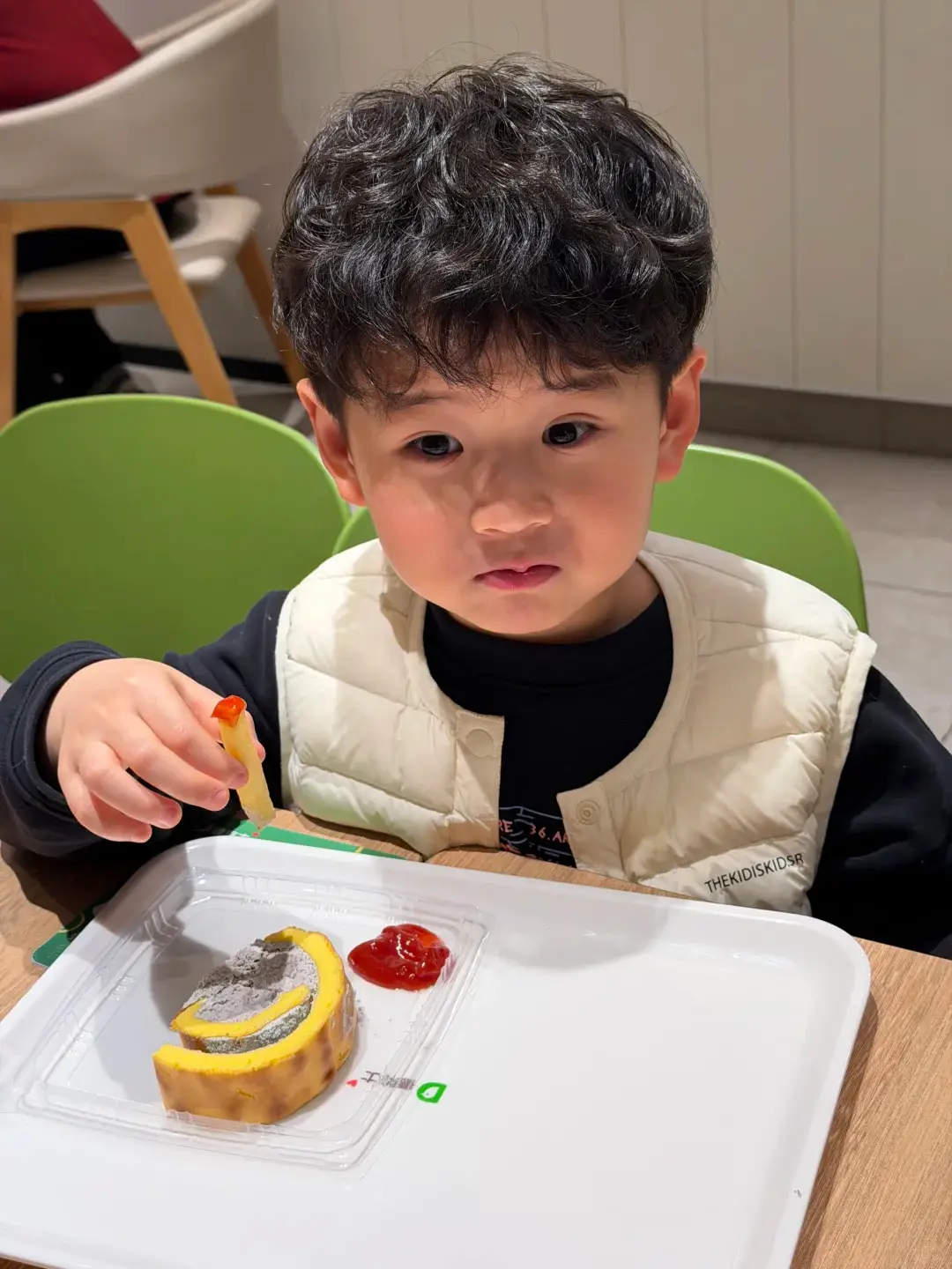 独一无二的小男生烫发，显得特别精神又活泼，回头率超高