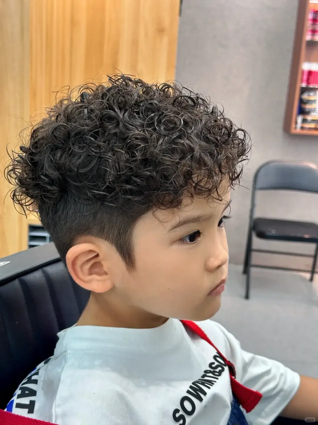 独一无二的小男生烫发，显得特别精神又活泼，回头率超高