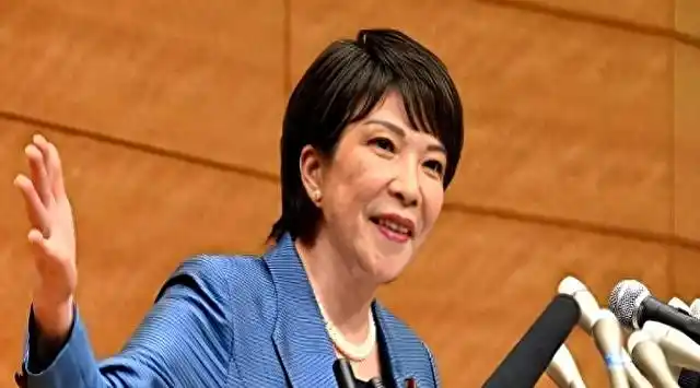 高市麻烦不小！美俄出手补刀，日本记者火上浇油，必须驱逐薛剑