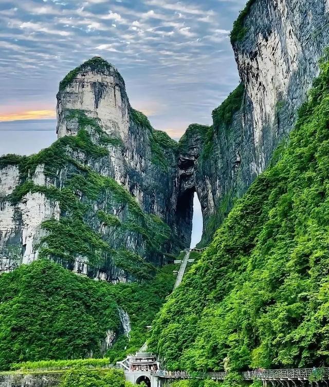 中国十大AAAAA景点，去过4个合格，去过8个了不起！！