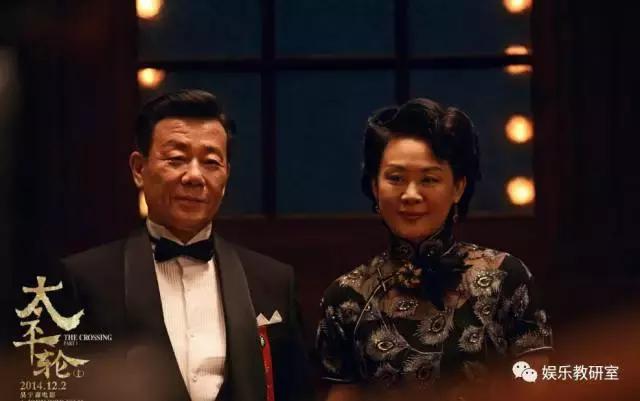 出生军人家庭，出道就演男一号，一夫两妻多年，儿子帅气长这样