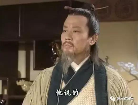 出生军人家庭，出道就演男一号，一夫两妻多年，儿子帅气长这样