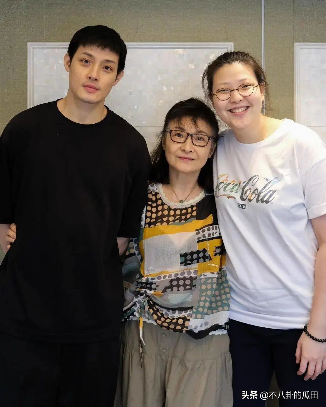 一妻一妾、5个儿女、68岁“视帝”寇世勋,晚年竟还有贤妻在侧