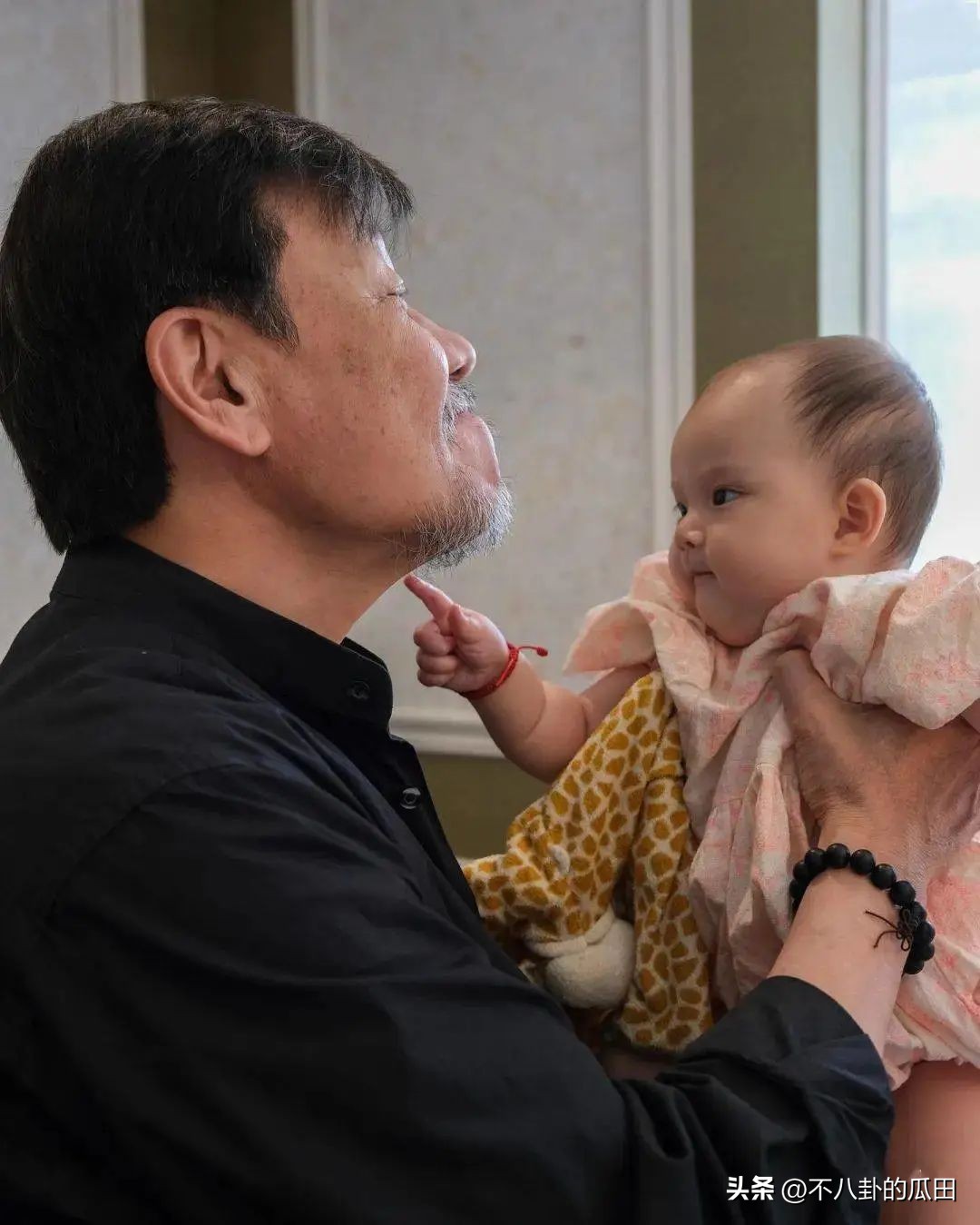 一妻一妾、5个儿女、68岁“视帝”寇世勋,晚年竟还有贤妻在侧