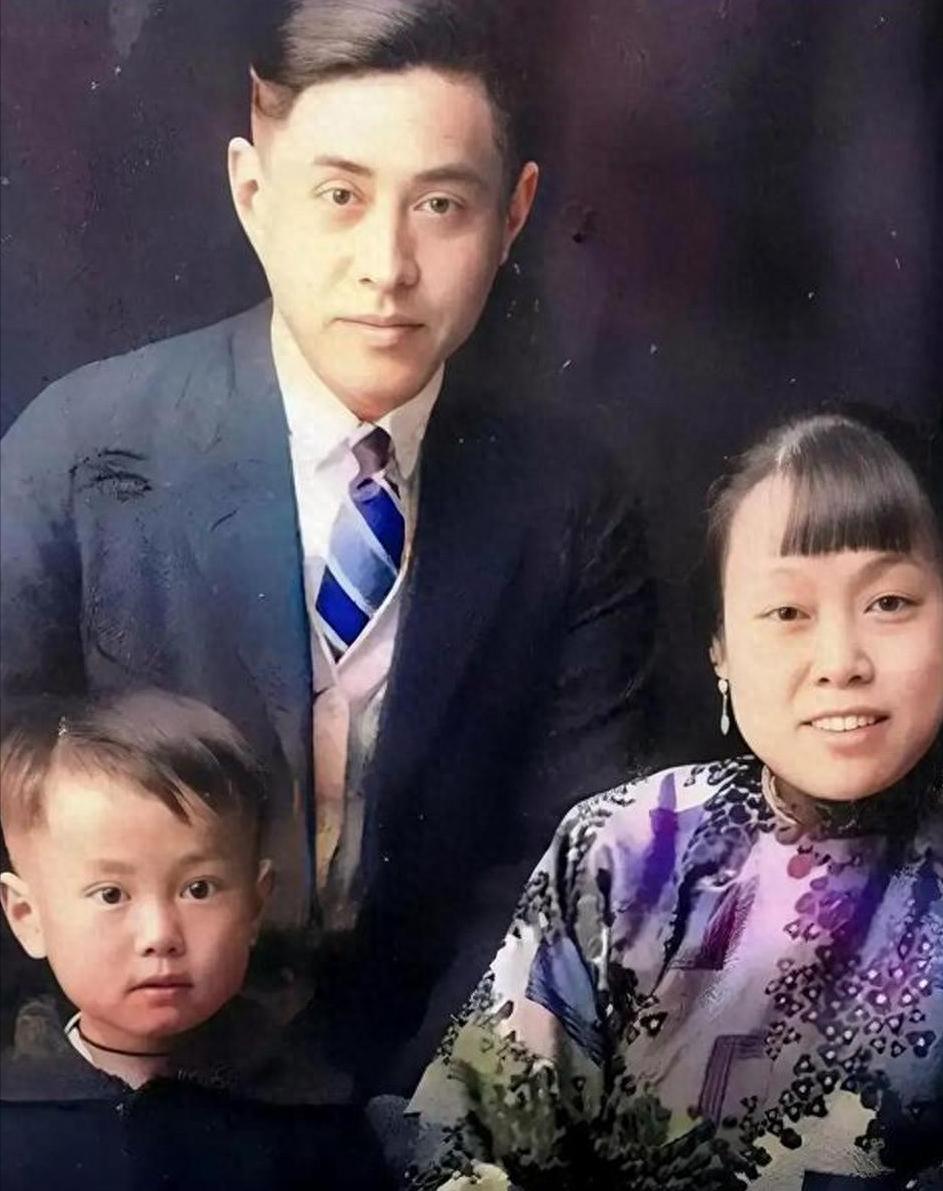 杨振宁去世：父亲清华教师，妹妹复旦毕业，两个弟弟北大交大毕业