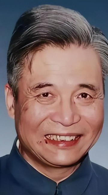 杨振宁三次拒绝父亲回国邀请,父亲抱憾离世,杨振宁一直耿耿于怀