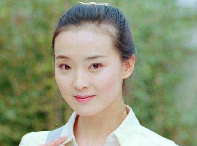 “晴格格”王艳：丈夫比她大11岁，25年豪门婚姻，带给她多少委屈