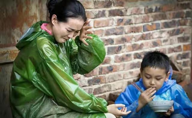 “晴格格”王艳:22岁嫁大11岁富豪,被小8岁继子打被亲儿子辱说