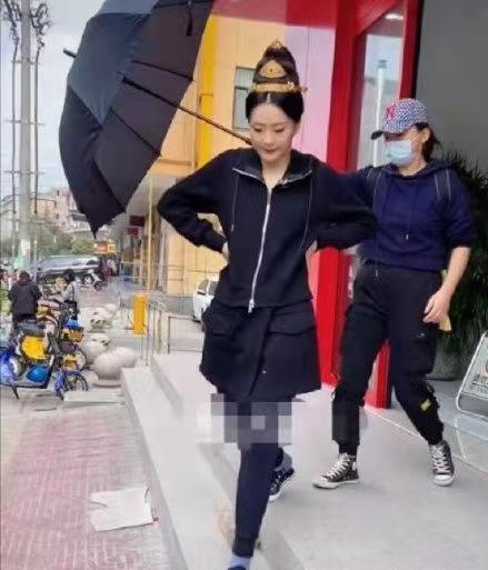 “晴格格”王艳:22岁嫁大11岁富豪,被小8岁继子打被亲儿子辱说