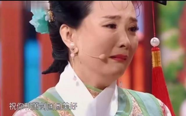 “晴格格”王艳:22岁嫁大11岁富豪,被小8岁继子打被亲儿子辱说