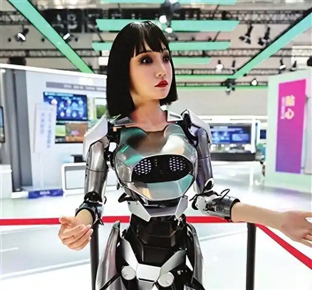 人型机器人组团亮相!细节逼真,能上下楼……