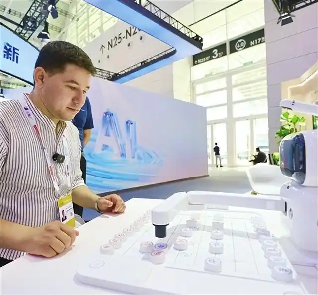 人型机器人组团亮相!细节逼真,能上下楼……