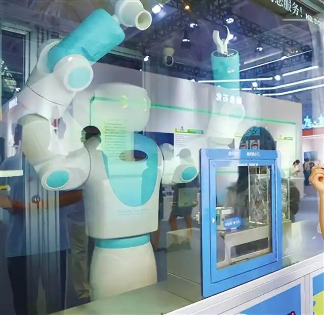 人型机器人组团亮相!细节逼真,能上下楼……