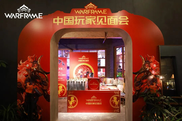 在Warframe玩家见面会上，有最可爱的创作者和玩家