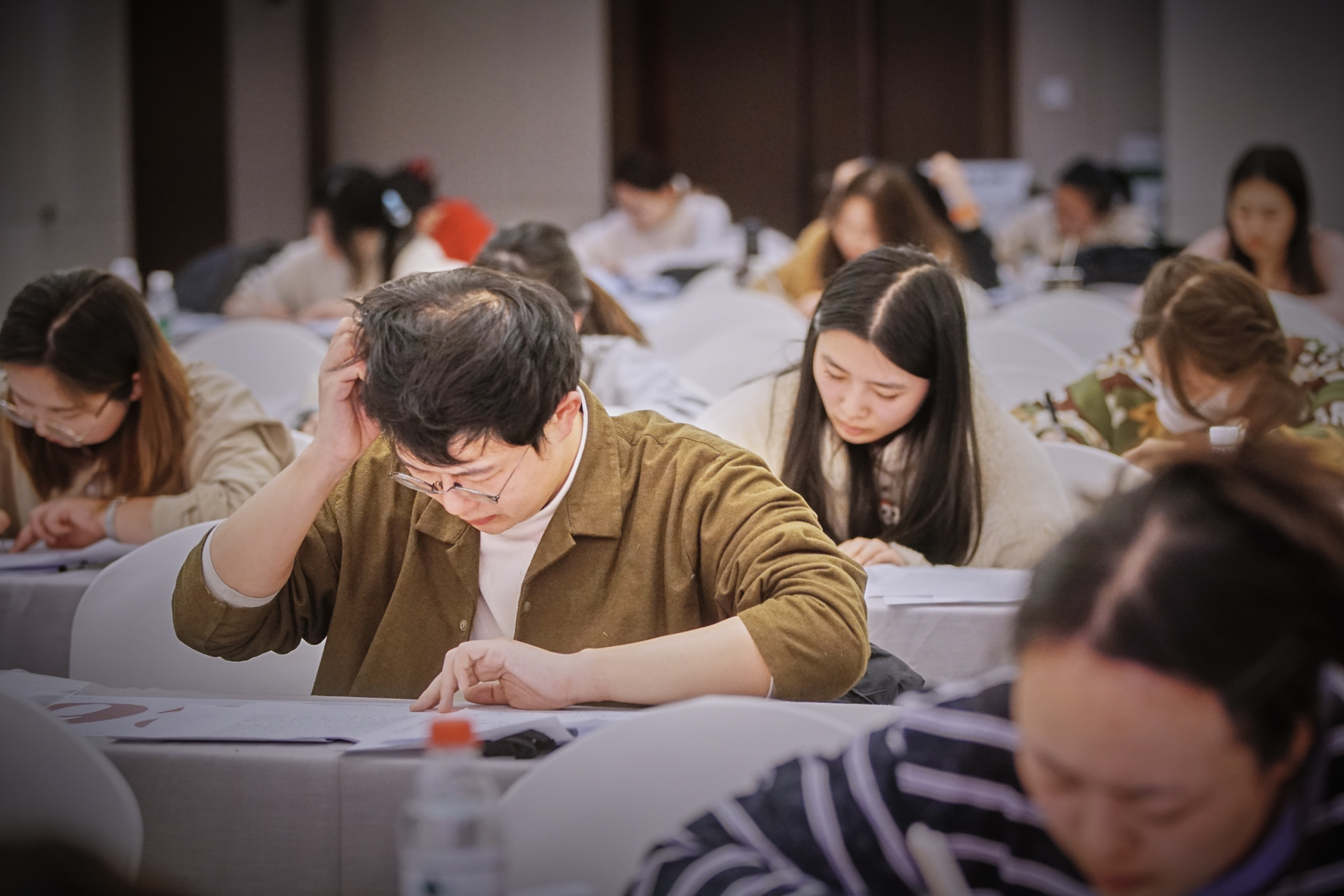 今年不受年龄限制，在校大学生都能参加新概念作文大赛了