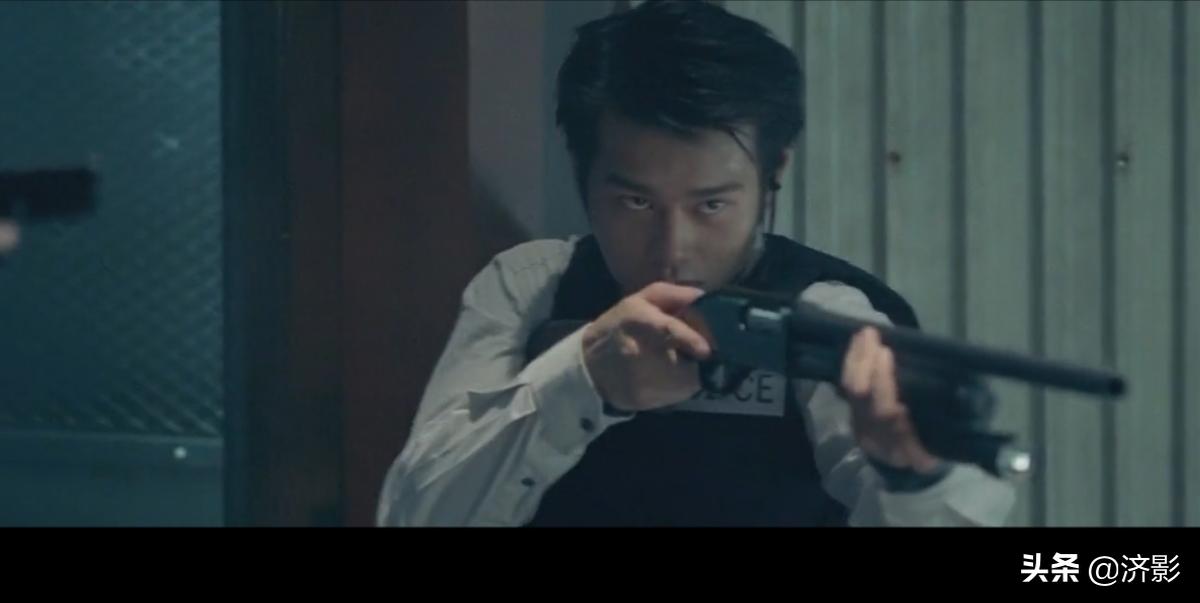 《新警察故事》里开头成炮灰的9个警员,原来个个都来头不小