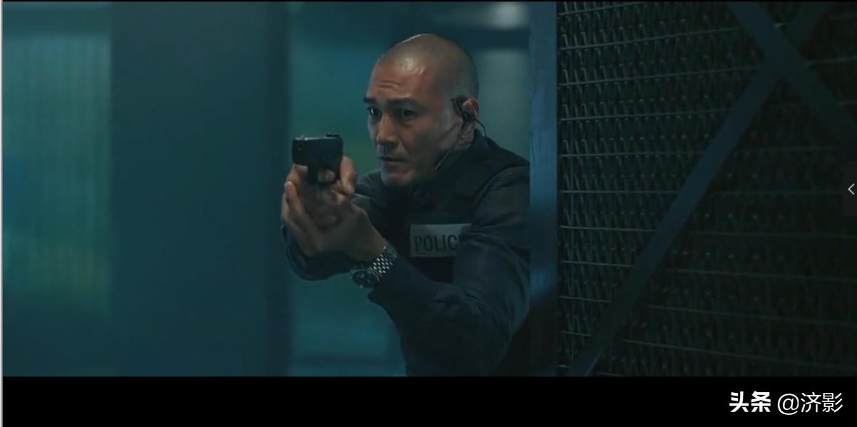 《新警察故事》里开头成炮灰的9个警员,原来个个都来头不小