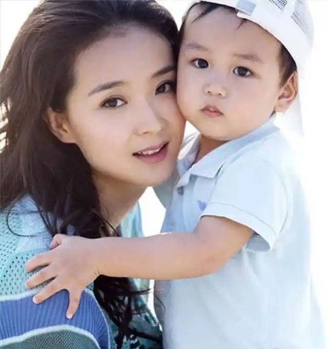 “晴格格”王艳为何巅峰退圈？只因丈夫王志才，在北京紫禁城隔壁给她盖了座“皇宫”