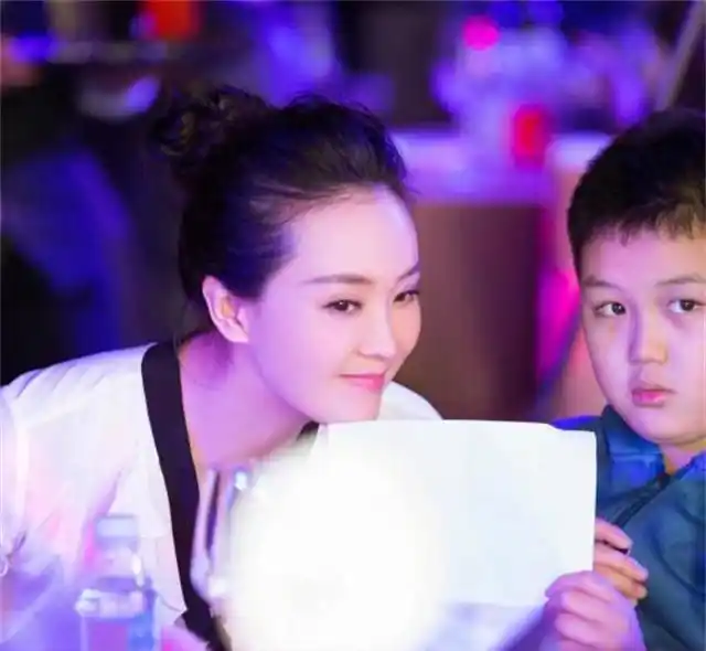 “晴格格”王艳为何巅峰退圈？只因丈夫王志才，在北京紫禁城隔壁给她盖了座“皇宫”